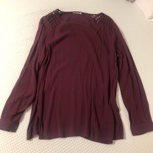 Long sleeve top with shoulder detail